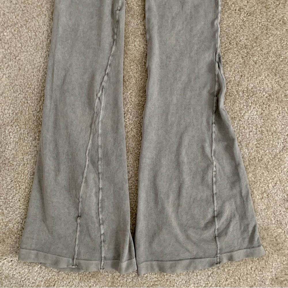 NWOT FP Movement Good Karma Flare Leggings in Mushroom Brown Beige - Picture 4 of 4